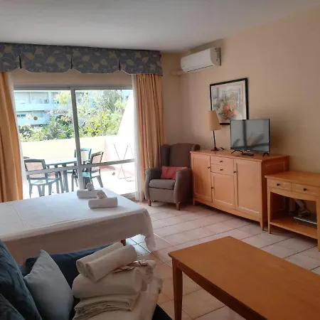 Appartement Benal Holidays